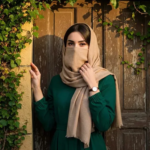 لڑکیوں کے لیے مخفی چہرہ ڈی پی، انسٹاگرام اسٹائلش چھپے ہوئے چہرے والی لڑکی کی تصویر